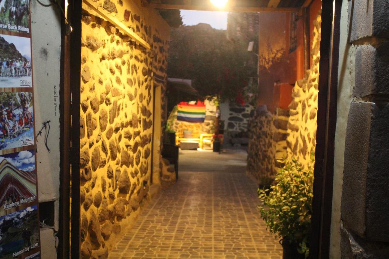 Killari Hostal Ollantaytambo Exterior photo